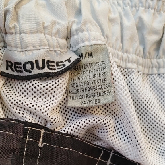 Request Black and Red Skull Print Shorts Sz Med - Picture 2 of 11